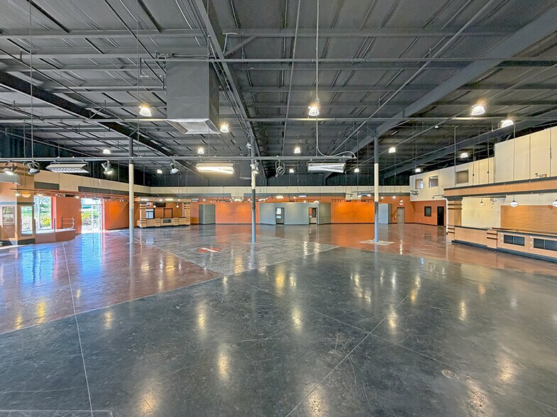 More Photos Of 205 N 44th St, Mount Vernon Showroom For Lease