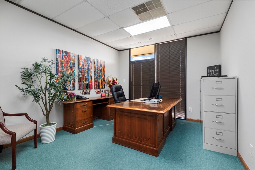 More Photos Of 1214 Stonehollow Dr, Kingwood Office For Sale