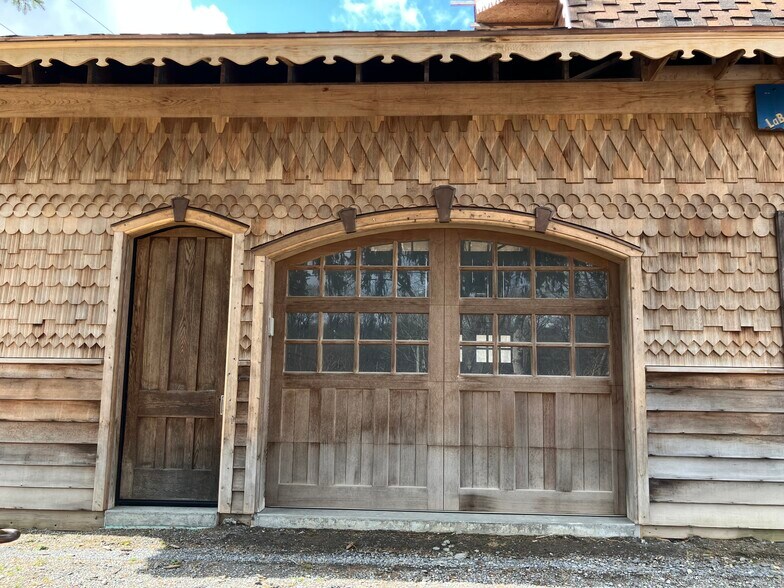 More Photos Of 2985 Mill Pl, Sauquoit Manufacturing For Sale