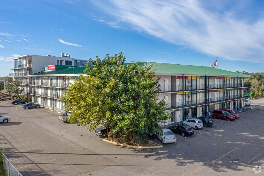 More Photos Of 5665 Cypress Gardens Blvd, Winter Haven Hotel For Lease