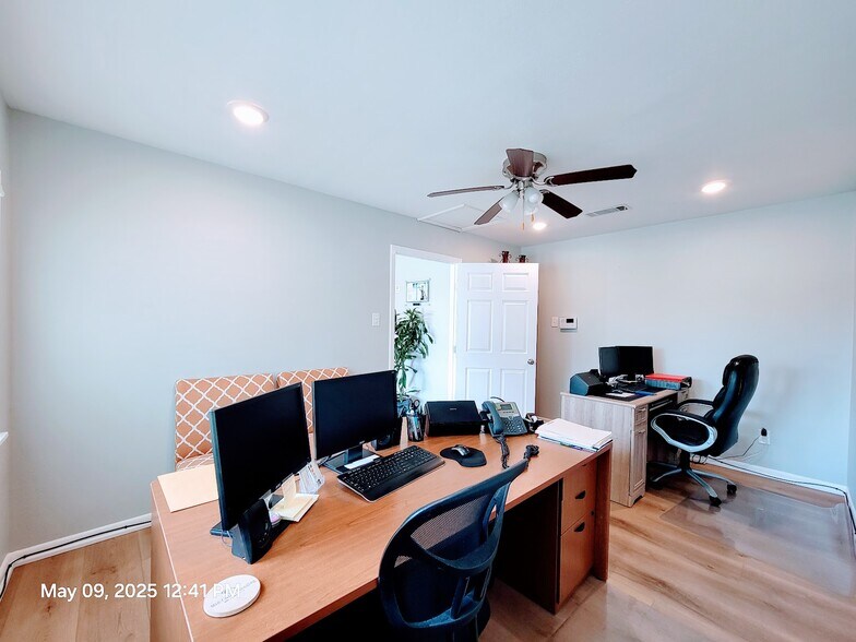 More Photos Of 1913 Hemlock Dr, Haltom City Office For Sale
