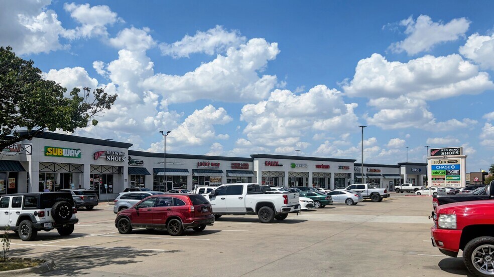 Primary Photo Of 1515 N Cockrell Hill Rd, Dallas Restaurant For Lease