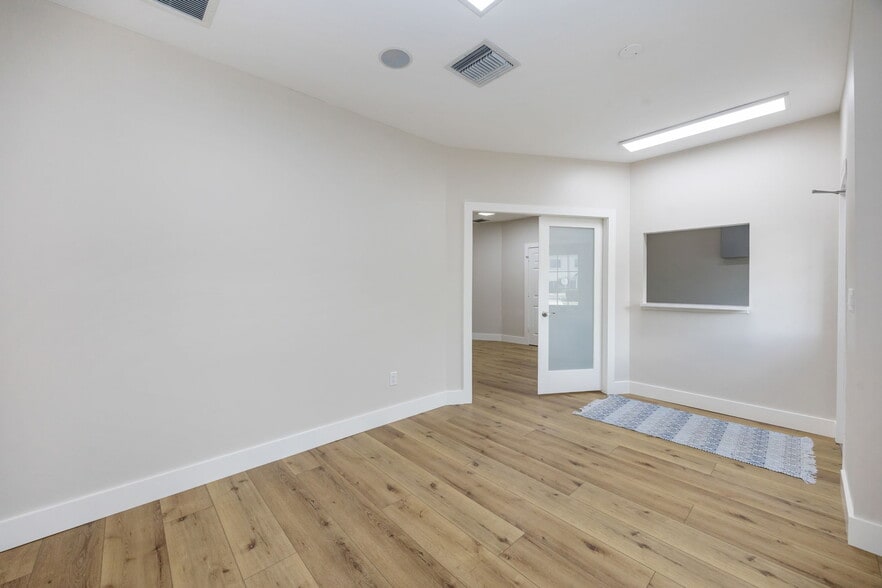 More Photos Of 871 106th Ave N, Naples Medical For Sale
