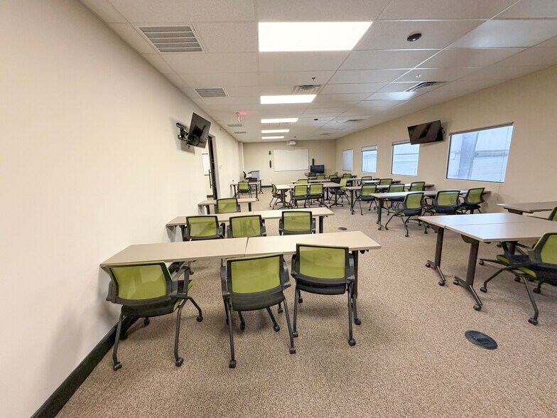 More Photos Of 2436 Peyton Rd, Houston Industrial For Lease