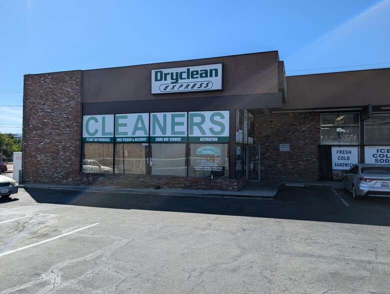 Primary Photo Of 2411 N San Fernando Blvd, Burbank Convenience Store For Lease