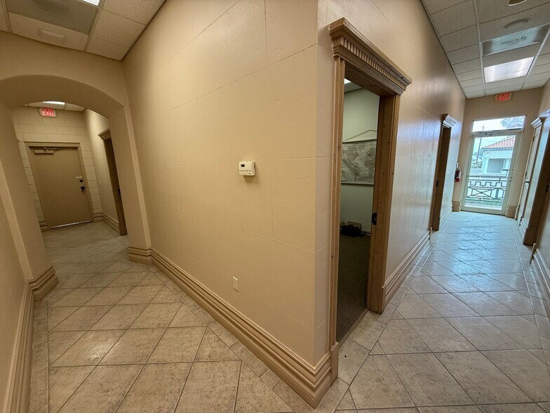 More Photos Of 5974 Silver Springs Dr, El Paso Office For Sale