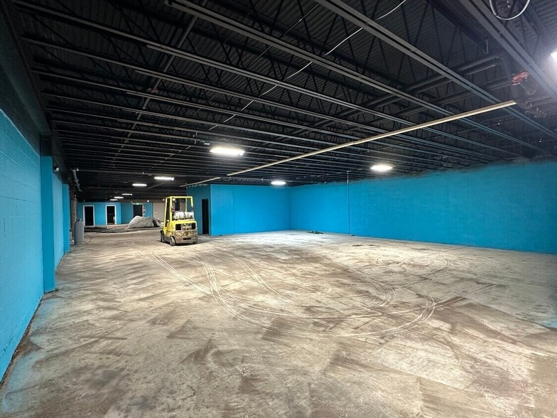 More Photos Of 2500 Sparrows Point Rd, Sparrows Point Storefront For Lease