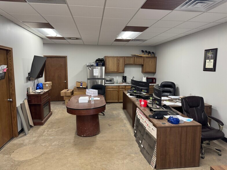 More Photos Of 805-809 E Perkins Rd, Urbana General Retail For Lease