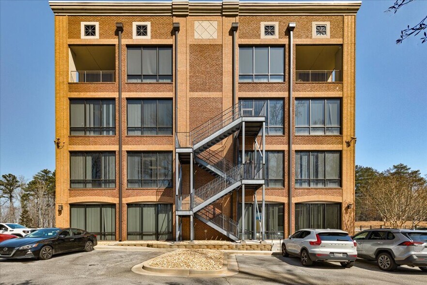 More Photos Of 2030 Avalon Pky, McDonough Office For Sale