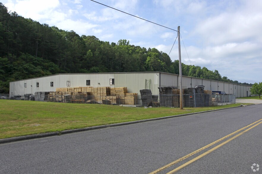 More Photos Of 1811 Woodlands Industrial Dr, Trussville Distribution For Lease