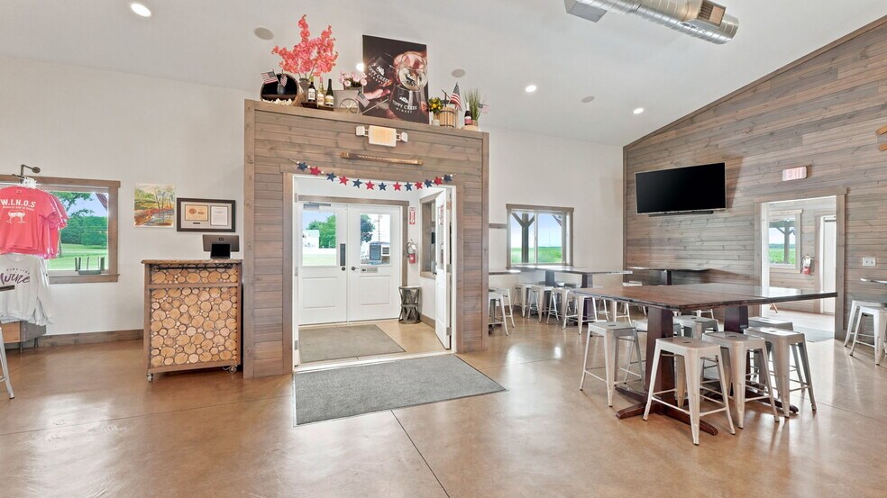 More Photos Of 5920 N 200 E, Leesburg Hospitality For Sale