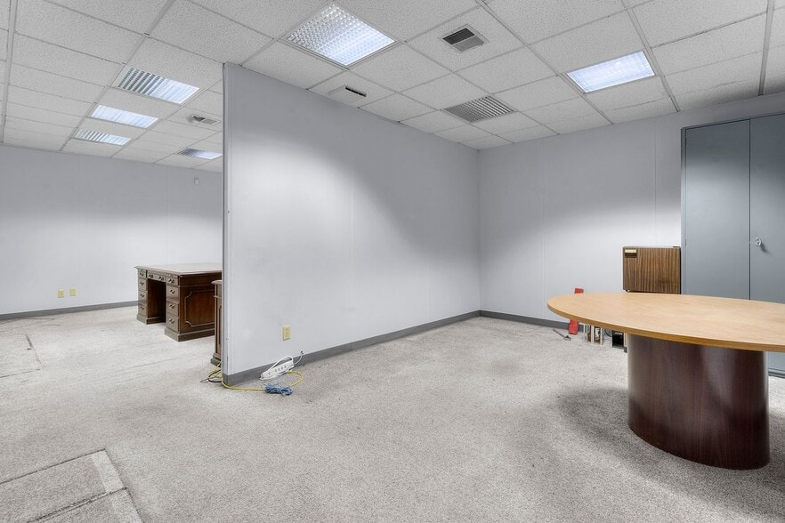 More Photos Of 1301 S 6th St, Noblesville Manufacturing For Sale