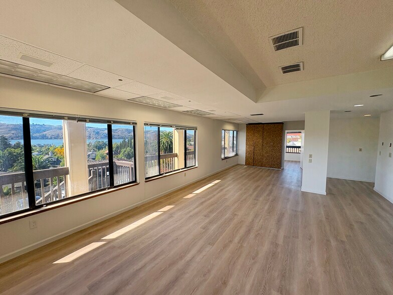 More Photos Of 302-308 Military, Benicia Medical For Sale