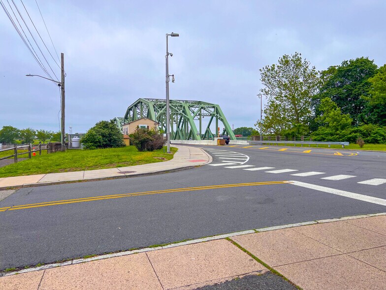 More Photos Of 222 E Bridge St, Morrisville Light Distribution For Sale