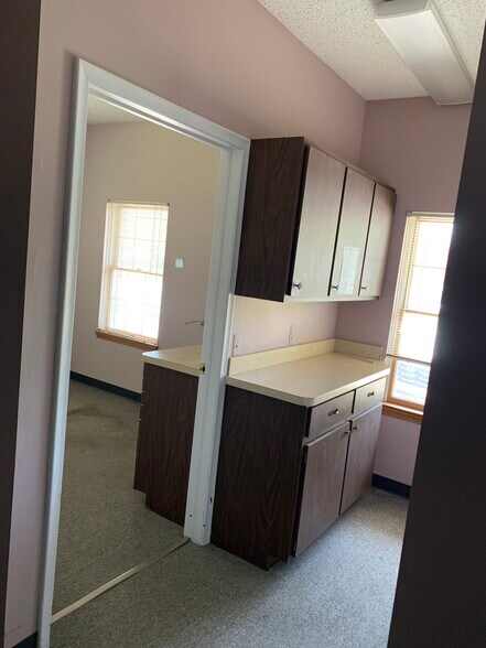 More Photos Of 129 S Washington St, Oxford Medical For Lease