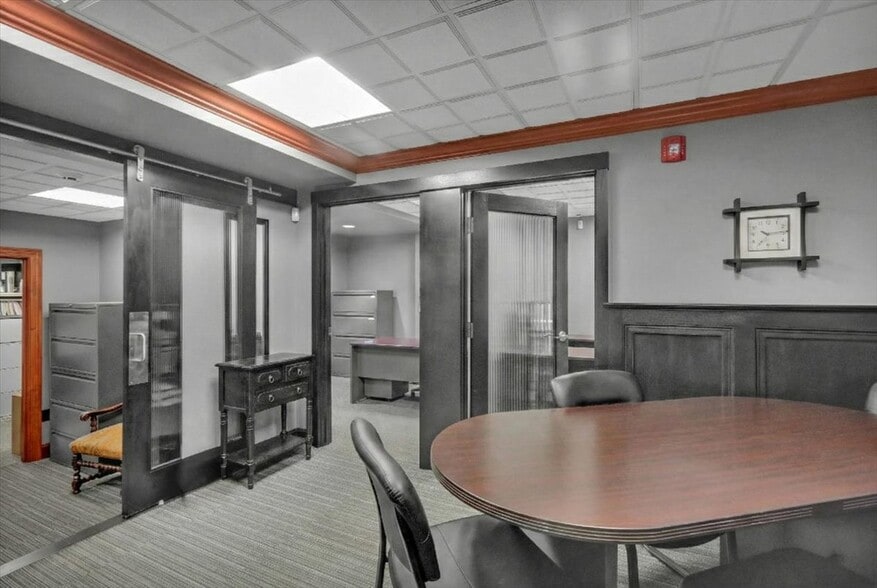 More Photos Of 426 Warren St, Reading Office For Sale