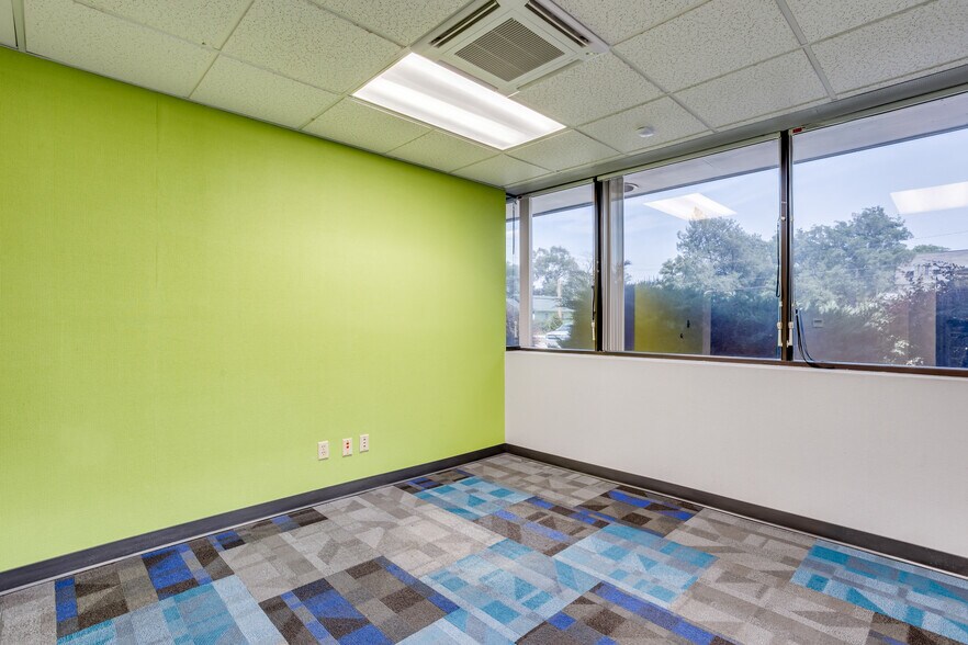 More Photos Of 500 W 1 St Ave, Hutchinson Office For Sale
