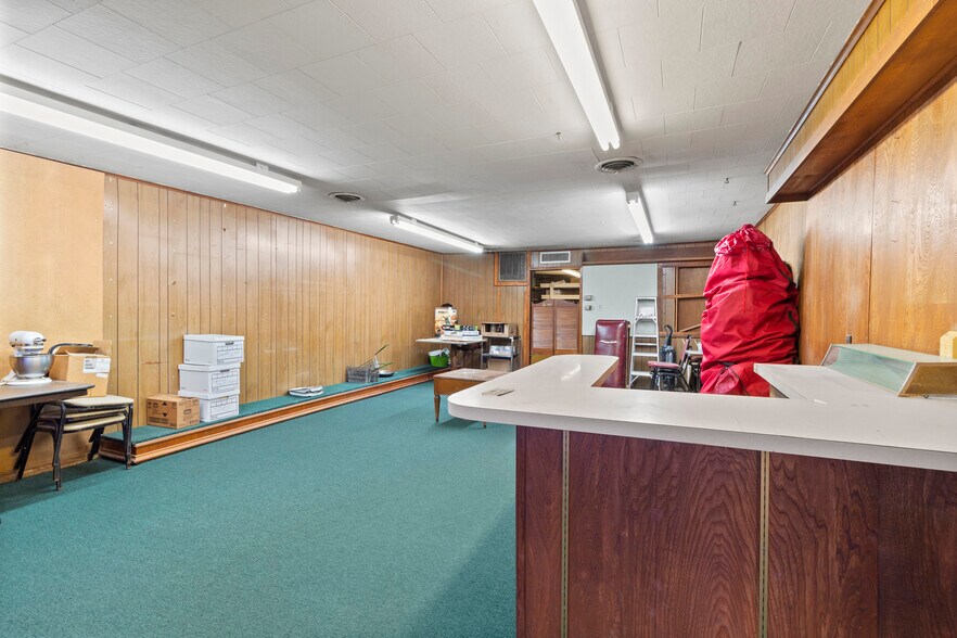 More Photos Of 911 N Broadway Ave, Ada Restaurant For Sale