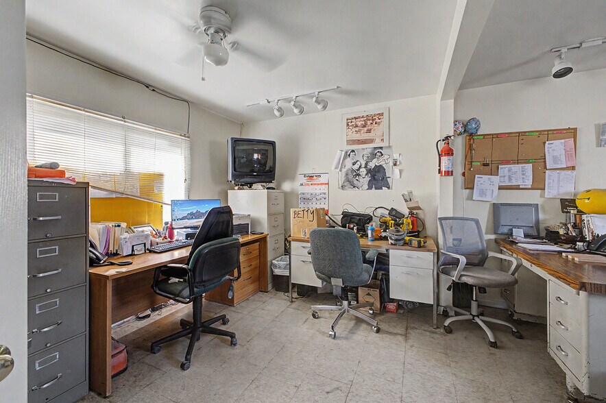More Photos Of 1287 S Merriman Rd, Westland Freestanding For Sale