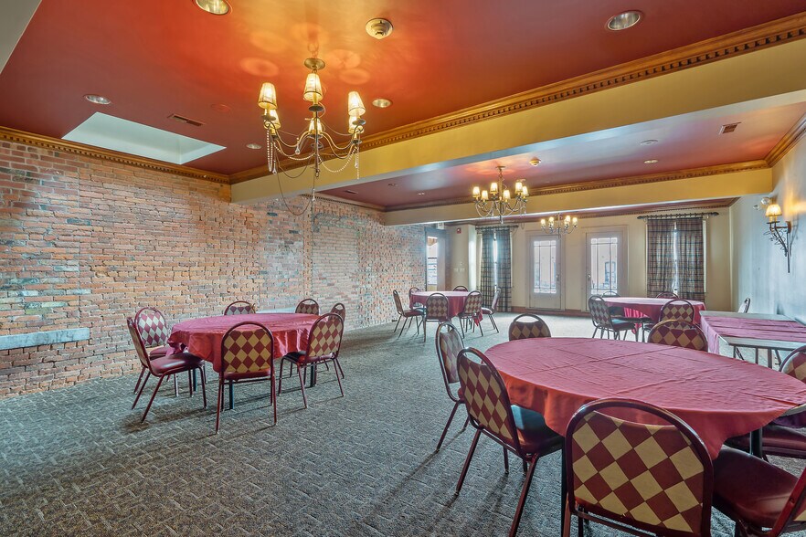 More Photos Of 700 N Salina St, Syracuse Restaurant For Sale