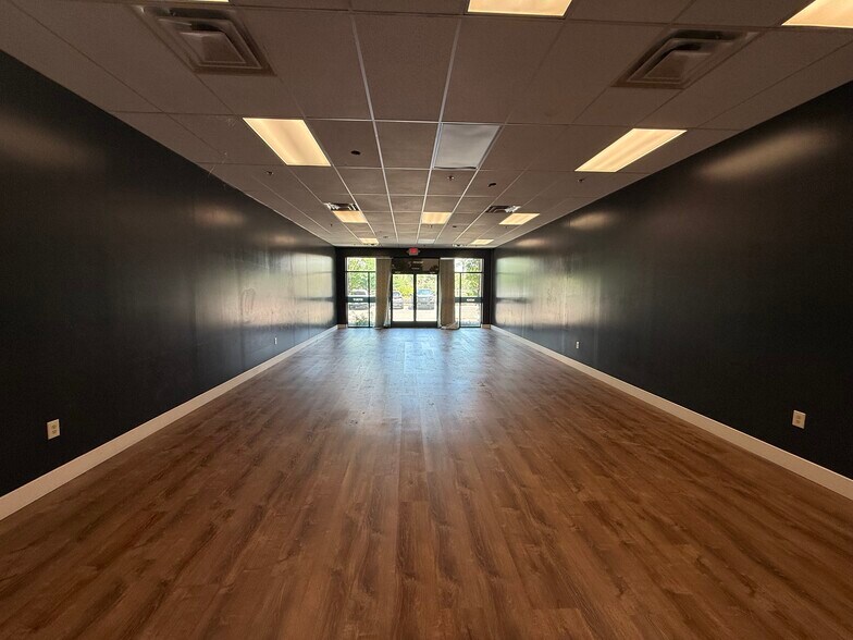 More Photos Of 1655 W Chandler Blvd, Chandler Storefront Retail Office For Lease