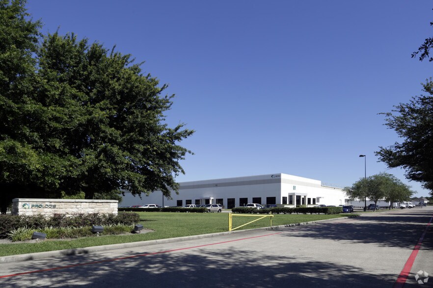 More Photos Of 9010 W Little York Rd, Houston Distribution For Lease