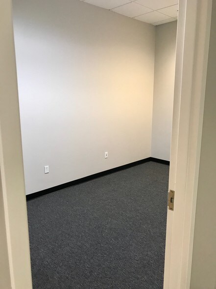 More Photos Of 1959 S Val Vista Dr, Mesa Office For Lease