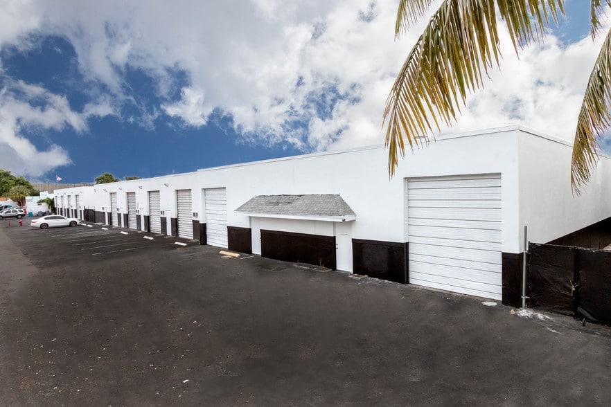 Primary Photo Of 820-826 NW 10th Ter, Fort Lauderdale Service For Lease