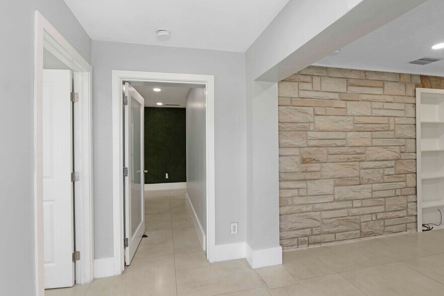 More Photos Of 70 NW 8th St, Homestead Medical For Lease