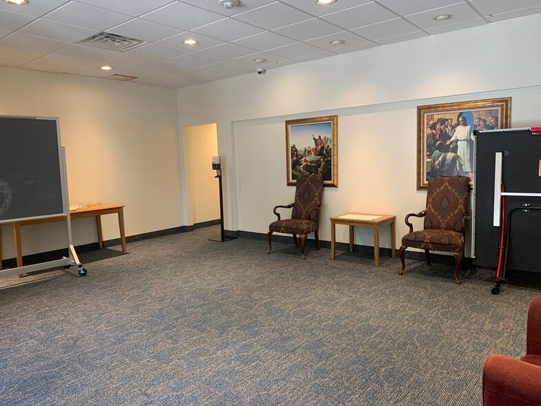 More Photos Of 641-651 Maple Ave, Hartford Office For Sale