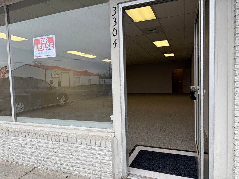 More Photos Of 3302-3304 Main St, Yakima Freestanding For Lease