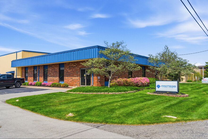 Primary Photo Of 1812 Cargo Ct, Louisville Warehouse For Lease