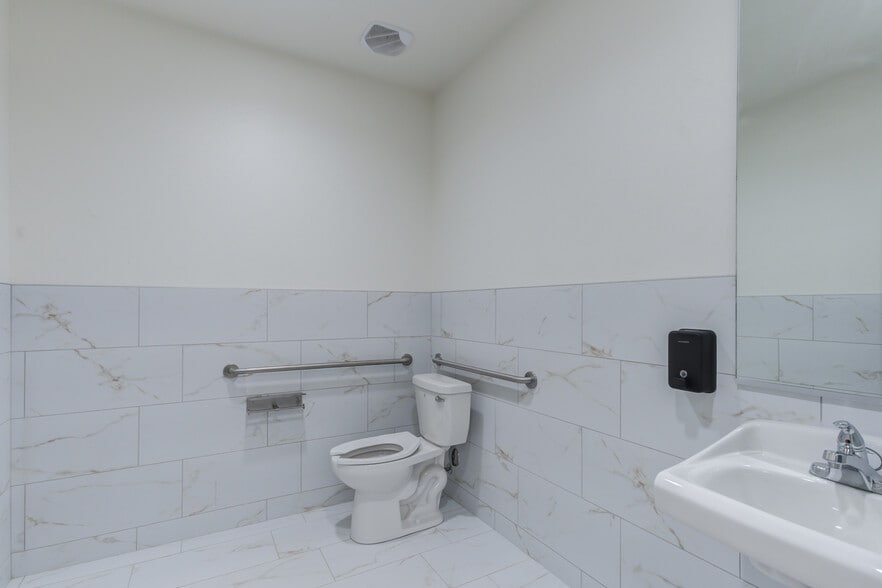 More Photos Of 8111 Patel Dr, Wolfforth Distribution For Sale