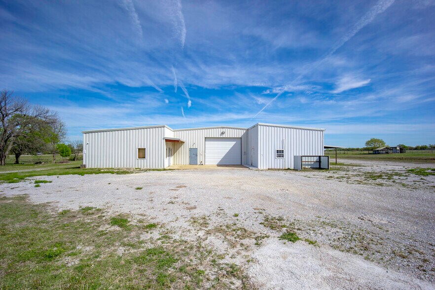 More Photos Of 6121 Highway 177, Shawnee Warehouse For Lease