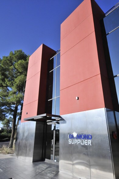 More Photos Of 6840 E Indian School Rd, Scottsdale General Retail For Lease