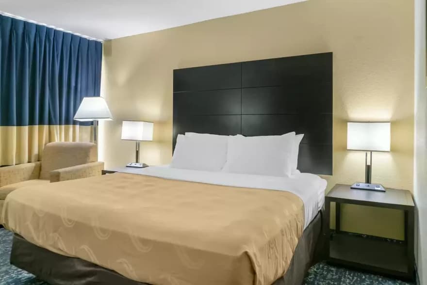 More Photos Of 30375 Plymouth Rd, Livonia Hotel For Lease