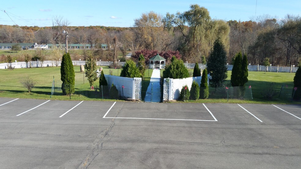 More Photos Of 423 Broadway, Ulster Park Restaurant For Sale