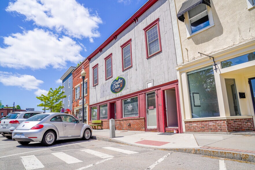 More Photos Of 123 Union Sq, Milford Restaurant For Sale