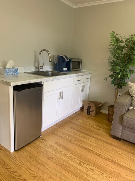 More Photos Of 304 Newton Ave, Oaklyn Office For Sale