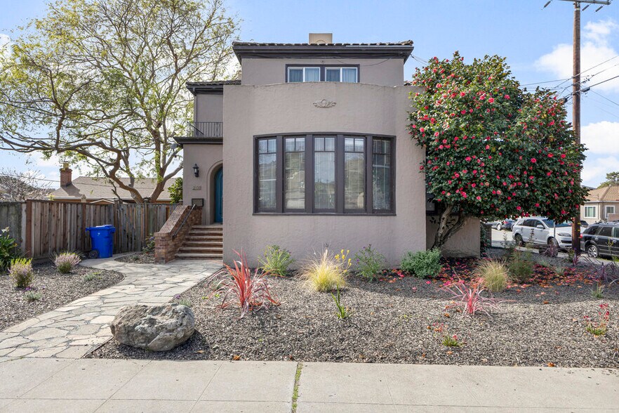 Primary Photo Of 2900 Barrett Ave, Richmond Multifamily For Sale