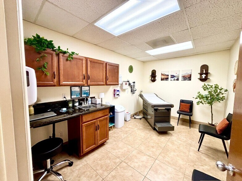 More Photos Of 6502-6564 E Carondelet Dr, Tucson Medical For Sale