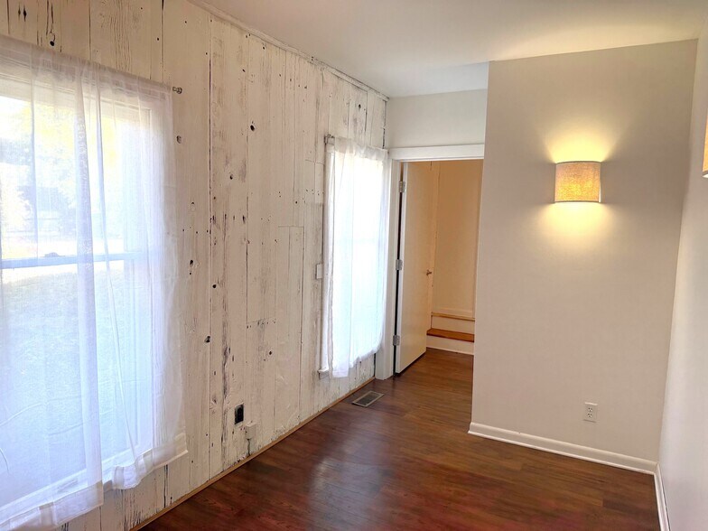 More Photos Of 475 Dunham Rd, St Charles Loft Creative Space For Lease