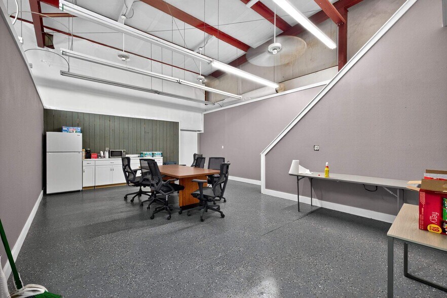 More Photos Of 3500 N Palafox St, Pensacola Showroom For Sale