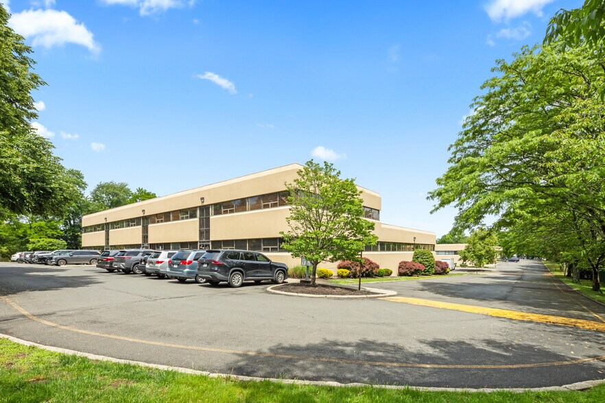 Primary Photo Of 80 Red Schoolhouse Rd, Chestnut Ridge Office For Lease