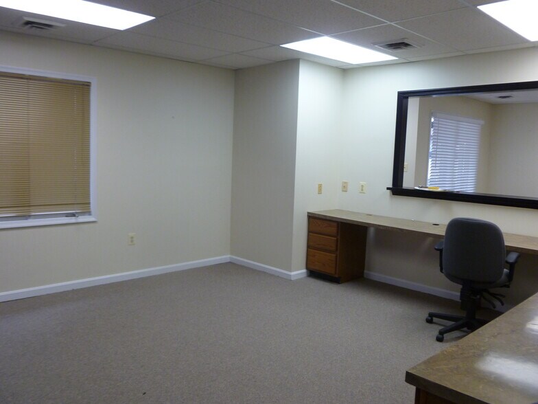 More Photos Of 4315-4317 Ridgewood Center Dr, Woodbridge Office For Sale