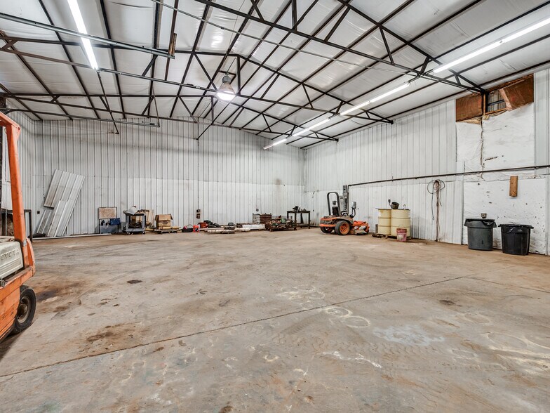 More Photos Of 22514 2930 rd, Kingfisher Industrial For Sale