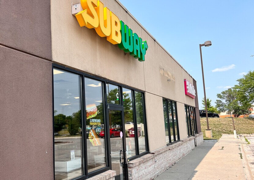 More Photos Of 4455-4457 N 72nd St, Omaha Storefront For Sale