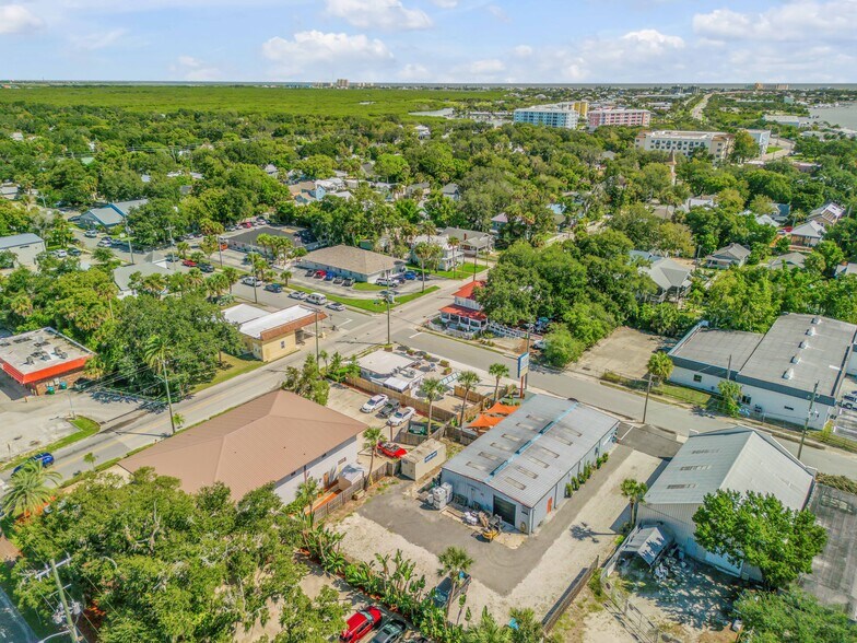 More Photos Of 218 N Orange St, New Smyrna Beach Freestanding For Sale