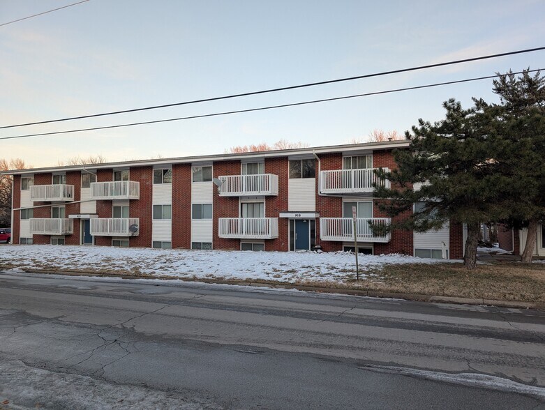 More Photos Of 920 East St, Emporia Apartments For Sale