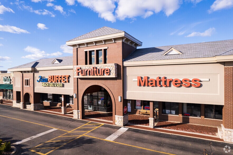 More Photos Of 29 Crystal Lake Plz, Crystal Lake Unknown For Lease